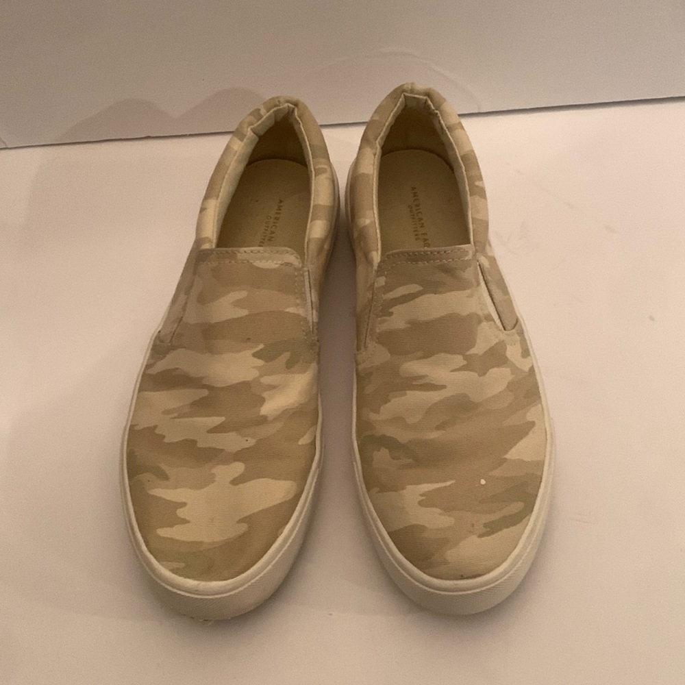 American eagle outfitters tan camo